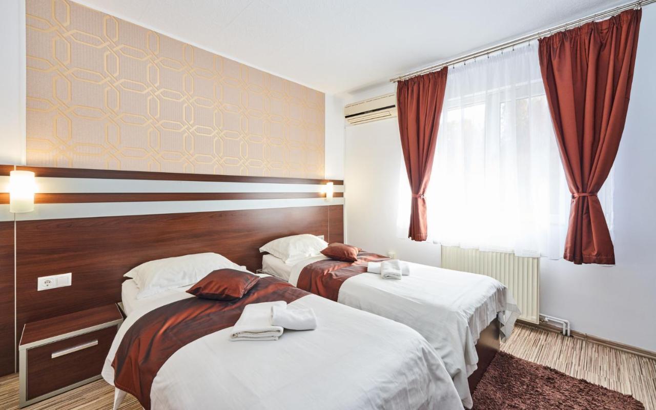 Pension Mora Cluj-Napoca Ngoại thất bức ảnh