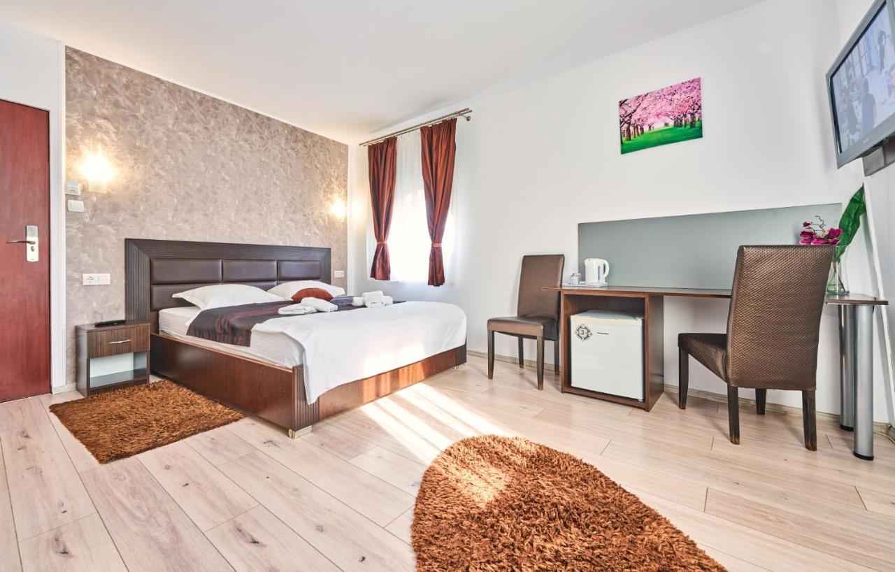 Pension Mora Cluj-Napoca Ngoại thất bức ảnh