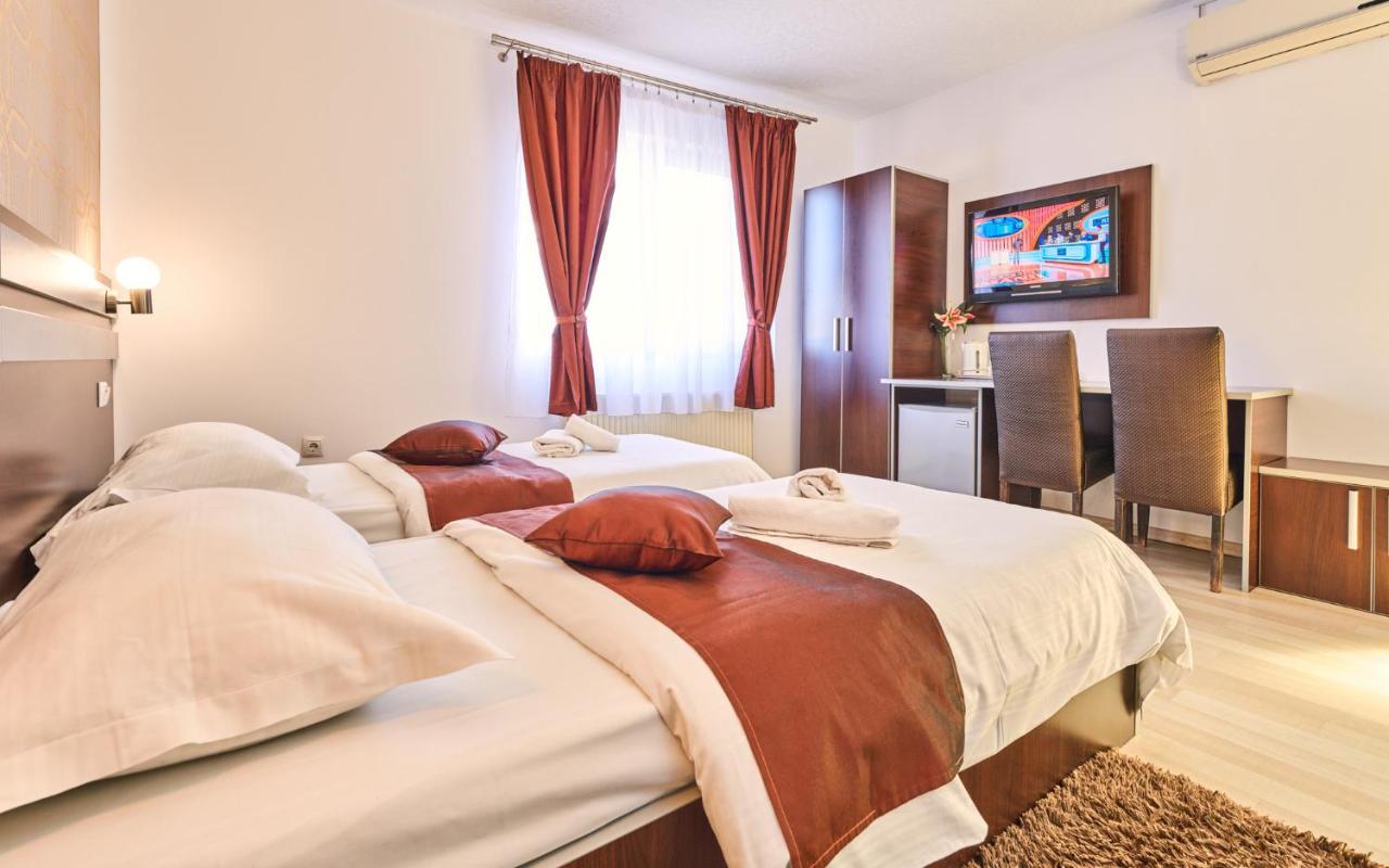 Pension Mora Cluj-Napoca Ngoại thất bức ảnh