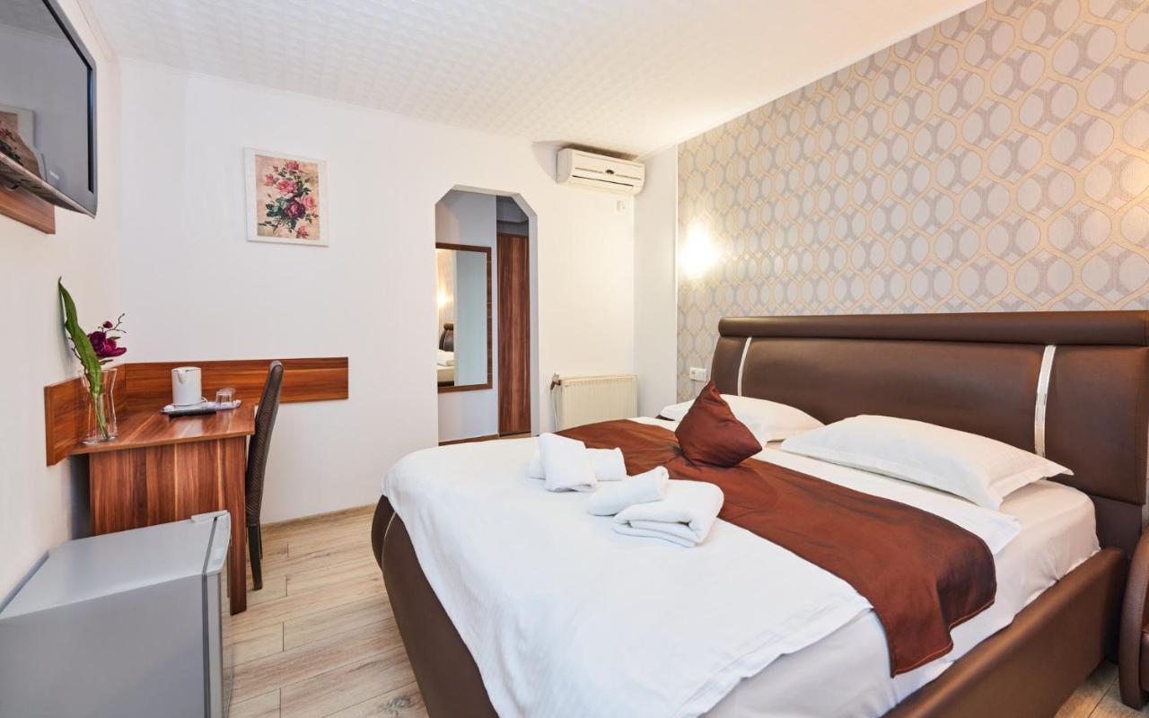 Pension Mora Cluj-Napoca Ngoại thất bức ảnh