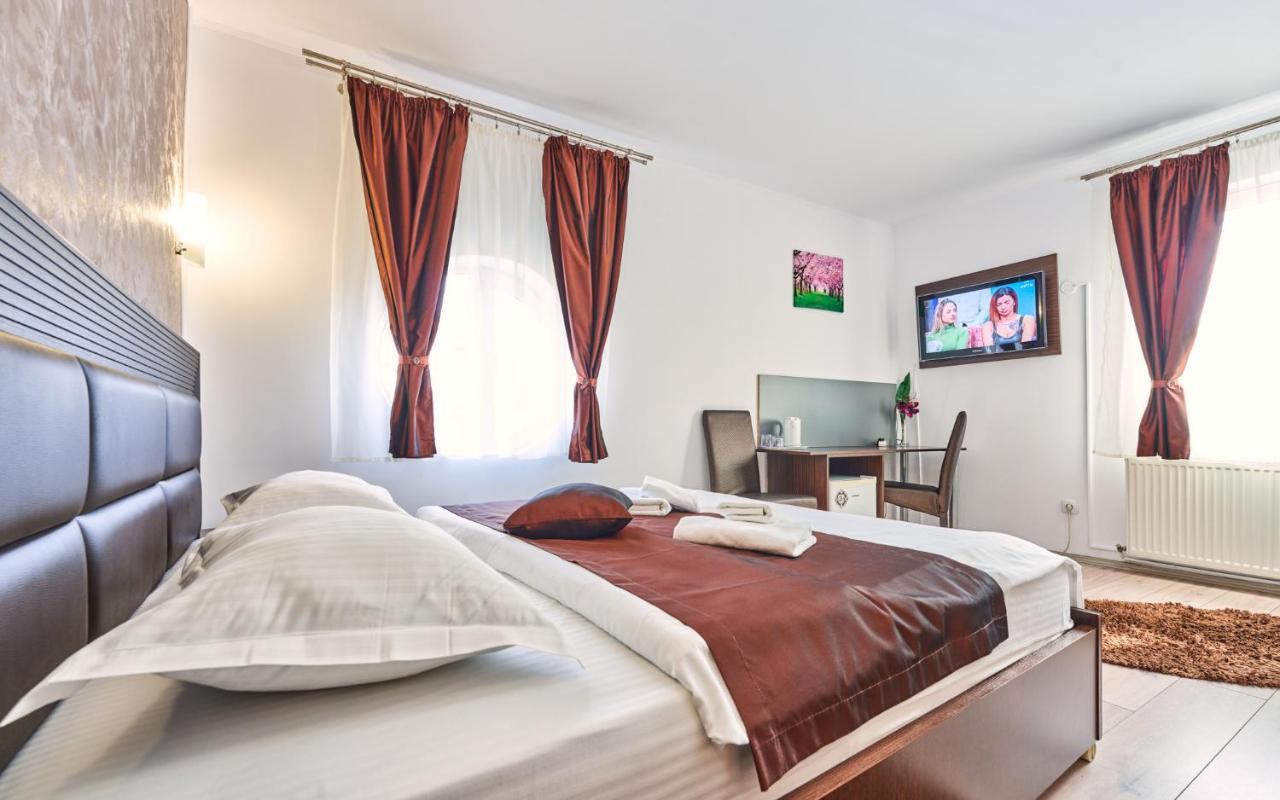 Pension Mora Cluj-Napoca Ngoại thất bức ảnh