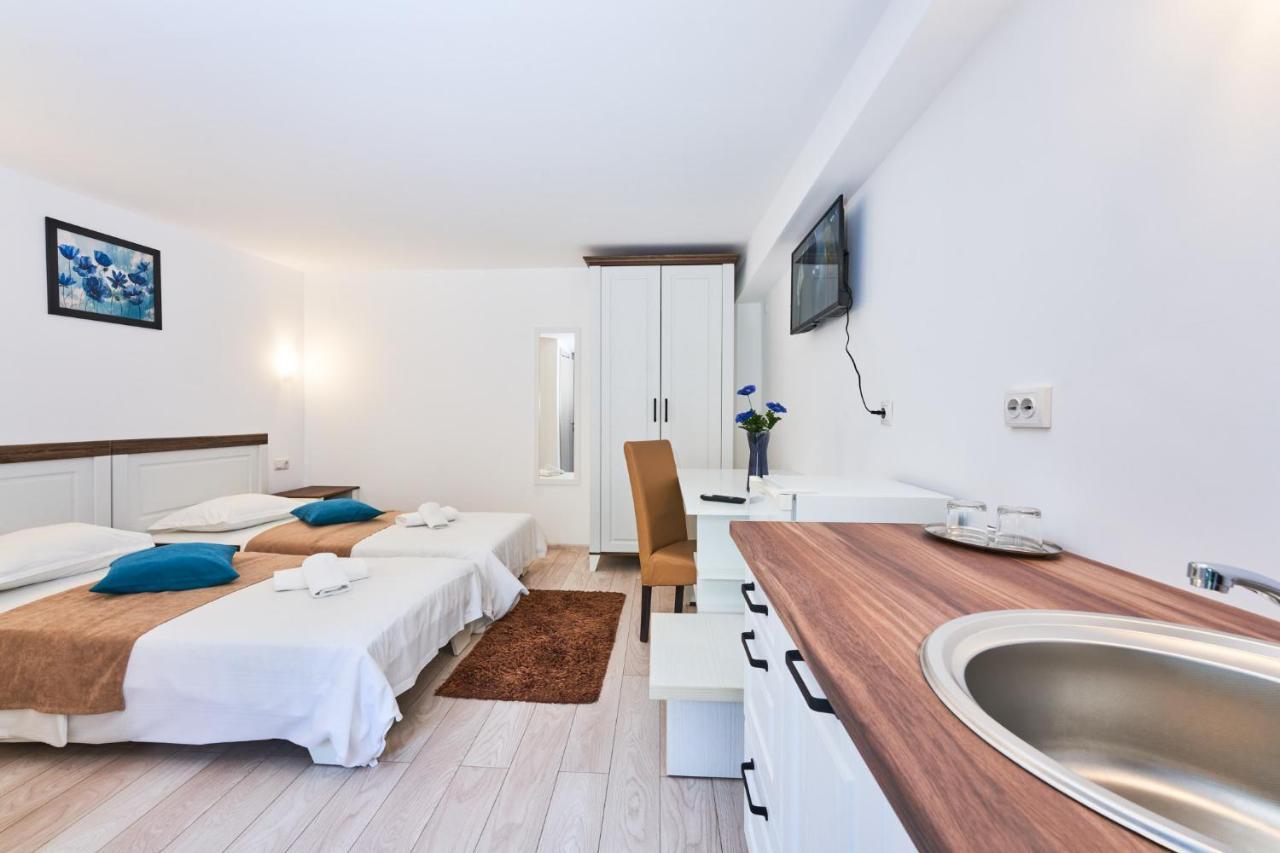 Pension Mora Cluj-Napoca Ngoại thất bức ảnh